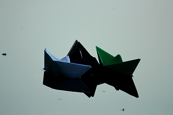 포토 JPG 해외이미지 직업 종이 호수 어린이 바다 여행 신체 비즈니스 교통시설 놀이 항해 사람없음 물 강 장난감 자유 탐험 흰색 연못 보트 신문 뉴스 크루즈 당구 오브젝트 검색 함선 종이접기 네비게이션 뱃놀이 해외202004 해외포토 자연요소 컬러 교통 컨셉 배_교통 사람 간행물 구기 전통놀이 시설 접기 파일형식 이미지허브