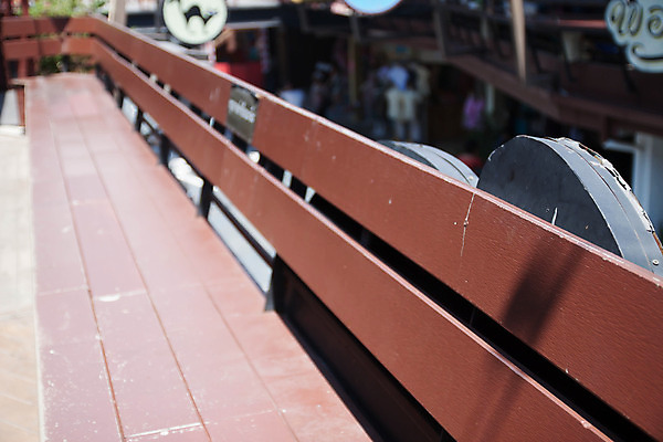 포토 JPG 해외이미지 공원 여행 가구 백그라운드 벤치 의자 휴식 사람없음 야외 목재 갈색 정원 골동품 흰색 시장 오브젝트 수공예 해외202004 해외포토 나무 공공시설 컬러 생활용품 컨셉 재료 공예 파일형식 이미지허브