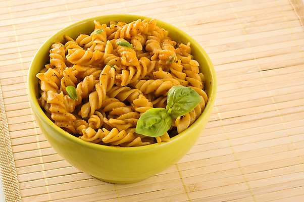 포토 JPG 해외이미지 접시 음식 토마토 파스타 건강 요리 사람없음 빨간색 식당 식사 저녁식사 이탈리아 샐러드 매트 신선 사발 우아함 맛 먹기 대나무 매움 바질 마카로니 볼로냐 해외202004 해외포토 나무 식기 유럽 컬러 컨셉 채소 모션 서양음식 상점 사기그릇 파스타면 파일형식 이미지허브