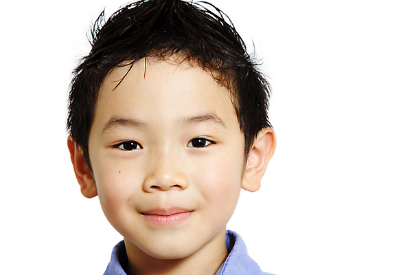 포토 JPG 해외이미지 응시 남자 얼굴 어린이 남학생 포즈 갈색머리 한명 미소 웃음 사람 소년 청년 청춘 유치원 표현 달콤 걸음마 해외202004 해외포토 1 학생 헤어스타일 시선 교육 컨셉 모션 표정 성인 신체부위 맛 파일형식 이미지허브