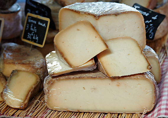 포토 JPG 해외이미지 음식 조각 치즈 사람없음 노란색 프랑스 흰색 시장 부드러움 프로방스 해외202004 해외포토 유럽 컬러 유제품 감각 파일형식 이미지허브