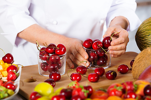 포토 JPG 해외이미지 손 음식 조각 유니폼 다이어트 오렌지 과일 딸기 디저트 귤 수박 바나나 건강 키위 요리 한명 주방 식당 요리사 껍질 체리 칼 달콤 냄비 시원함 멜론 자르기 레몬 피부 준비 복숭아 코코넛 망고 내추럴 마케도니아 채식주의자 해외202004 해외포토 직업 1 옷 모션 사람 신체부위 상점 맛 솥 열대과일 채식 파일형식 남유럽 이미지허브