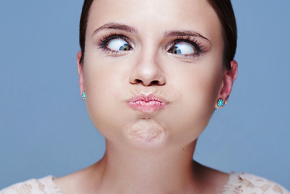 포토 JPG 해외이미지 백인 모델 1 응시 여자 행복 감정 얼굴 백그라운드 한명 사람 성인 10대 금발 머리 유행 놀람 화장품 흰색 표현 입 화려 무서움 피부 내추럴 고립 스타일 해외202004 해외포토 서양인 헤어스타일 시선 컬러 컨셉 청소년 표정 신체부위 뷰티 파일형식 이미지허브