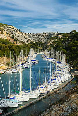 포토 JPG 해외이미지 나무 유럽 여행 하늘색 요트 휴가 풍경 사람없음 가로 초록색 물 항구 프랑스 흰색 보트 재산 고급 지중해 그림 닻 남쪽 프랑스어 마르세유 프로방스 해외202004 해외포토 자연요소 식물 문자 나라 바다 컬러 컨셉 배_교통 교통시설 금융 파란색 방향 파일형식 이미지허브