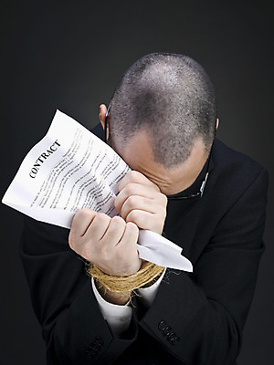 포토 JPG 해외이미지 백인 직업 1 남자 감정 안경 밧줄 줄 컨셉 비즈니스 CEO 아이디어 관리 한명 사람 정장 성인 세로 30대 금융 회색 비즈니스맨 묶기 계약 고민 경영자 문제 책임자 죄수 투쟁 해외202004 해외포토 서양인 잡화 옷 컬러 모션 장년 경제 직장인 리더 파일형식 이미지허브