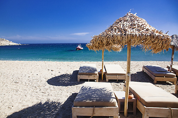 포토 JPG 해외이미지 유럽 모래 바다 섬 여행 자연 하늘 풍경 사람없음 야외 건물 여름 태양 마을 항구 그리스 휴양지 산토리니 그리스인 미코노스섬 해외202004 해외포토 자연요소 서양인 건축물 계절 나라 교통시설 장소 생태계 파일형식 이미지허브