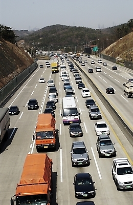 포토 JPG 주간 건축 산업 도로 길 육상교통 백그라운드 교통 자동차 풍경 사람없음 야외 트럭 운송업 고속도로 덤프트럭 국내포토 자연요소 교통수단 교통시설 파일형식