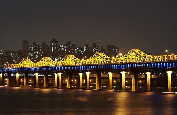 포토 JPG 도로 길 백그라운드 야경 자연 서울 한국 사람없음 야외 강 도시 한강 동호대교 가교 국내포토 건축물 아시아 교통시설 다리_건축물 야간 생태계 랜드마크 파일형식 풍경_경치