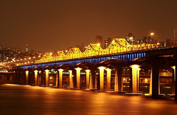 포토 JPG 도로 길 백그라운드 야경 자연 서울 사람없음 야외 강 도시 동호대교 가교 국내포토 건축물 교통시설 한국 다리_건축물 야간 생태계 파일형식 풍경_경치