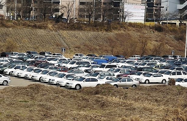 포토 JPG 주간 산업 육상교통 교통수단 백그라운드 교통 승용차 자동차 풍경 사람없음 야외 운송업 주차 주차장 국내포토 자연요소 파일형식