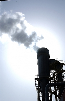 포토 JPG 주간 시설물 현대건축 건축 산업 백그라운드 공장 공업 하늘 굴뚝 사람없음 야외 오염 산업시설 매연 중공업 국내포토 자연요소 건축물 환경오염 파일형식