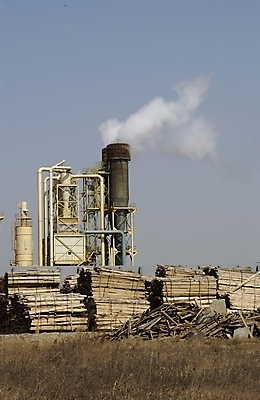 포토 JPG 주간 시설물 현대건축 건축 산업 백그라운드 공장 공업 하늘 굴뚝 사람없음 야외 오염 산업시설 매연 중공업 국내포토 자연요소 건축물 환경오염 파일형식