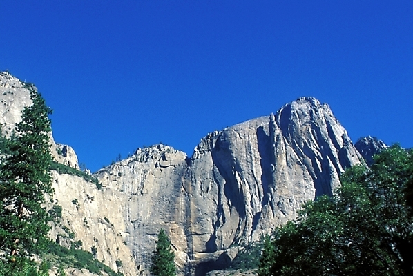 포토 JPG 주간 해외풍경 자연 하늘 산 풍경 사람없음 야외 돌산 기암괴석 기암절벽 국내포토 자연요소 해외 절벽 바위_돌 생태계 파일형식