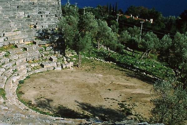 포토 JPG 주간 해외풍경 해외 시설물 건축 유럽 외국문화 여행 고건축 유적 해외건축 유적지 자연 풍경 사람없음 야외 관광지 고대도시 원형극장 튀르키예 국내포토 자연요소 전통 건축물 나라 아시아 문화 고대문명 극장 생태계 파일형식