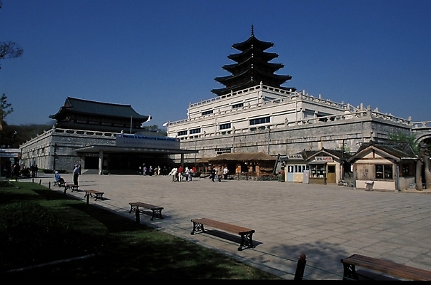 포토 JPG 주간 시설물 건축물 건축 여행 자연 서울 한국 풍경 사람없음 야외 건물 관광지 박물관 문화시설 국립민속박물관 국내포토 자연요소 아시아 시설 생태계 파일형식