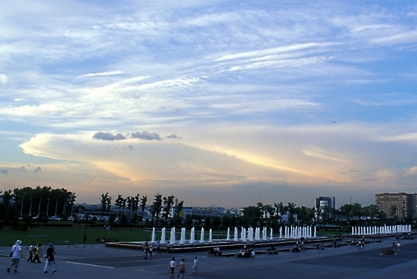 포토 JPG 주간 구름 해외풍경 해외 공원 유럽 외국문화 자연 하늘 풍경 야외 정원 도시 러시아 국내포토 자연요소 공공시설 나라 문화 생태계 파일형식