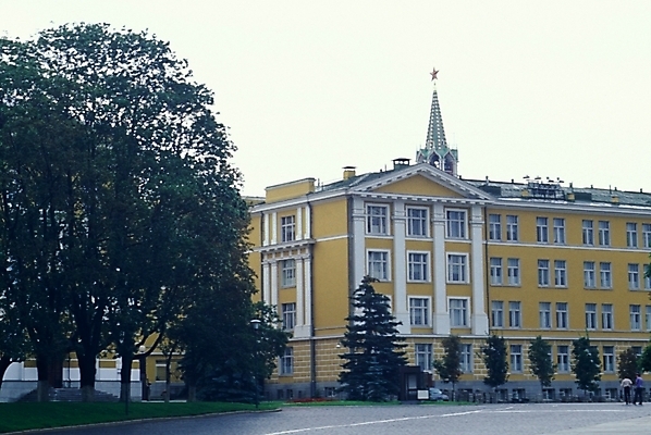 포토 JPG 주간 나무 해외풍경 해외 시설물 건축물 현대건축 건축 유럽 외국문화 해외건축 자연 풍경 빌딩 사람없음 야외 건물 러시아 국내포토 자연요소 식물 나라 문화 생태계 파일형식