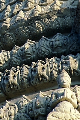 포토 JPG 주간 건축물 건축 조각 여행 유적 사람없음 야외 관광지 조각상 동남아시아 사찰 사원 작품 부조 조각_조소 국내포토 자연요소 전통 아시아 비즈니스 종교건축 미술 조형물 조소 파일형식