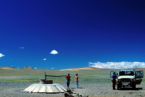 포토 JPG 주간 구름 해외풍경 해외 육상교통 교통 승용차 자동차 자연 하늘 사람 풍경 초원 야외 도구 몽골 지프 국내포토 자연요소 아시아 교통수단 생태계 파일형식
