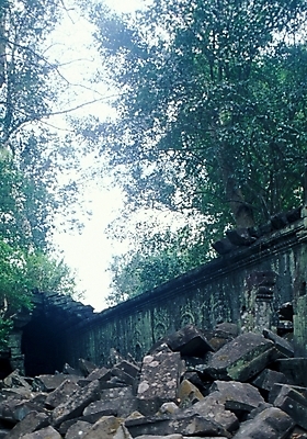 포토 JPG 주간 해외풍경 시설물 현대건축 건축 아시아 외국문화 유적 해외건축 자연 돌담 풍경 사람없음 야외 담장 동남아시아 건축부분 숲 캄보디아 돌무더기 캄보디아문화 국내포토 자연요소 동양문화 전통 해외 건축물 나라 문화 돌_바위 생태계 파일형식