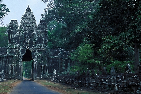 포토 JPG 주간 해외풍경 시설물 건축 아시아 조각 외국문화 여행 고건축 유적 해외건축 유물 사람없음 야외 관광지 조각상 동남아시아 동양건축 문화재 사찰 사원 작품 캄보디아 앙코르와트 캄보디아건축 캄보디아문화 조각_조소 국내포토 자연요소 동양문화 전통 해외 건축물 나라 문화 비즈니스 종교건축 미술 풍경 조형물 조소 파일형식 동양