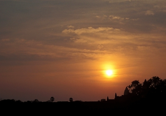 포토 JPG 주간 구름 해외풍경 아시아 외국문화 자연 하늘 풍경 사람없음 야외 태양 일출 동남아시아 일몰 캄보디아 국내포토 자연요소 해외 나라 문화 노을 생태계 파일형식