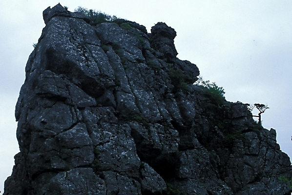 포토 JPG 주간 해외풍경 자연 바위산 산 풍경 사람없음 야외 절벽 암벽 기암절벽 국내포토 자연요소 해외 돌산 생태계 파일형식