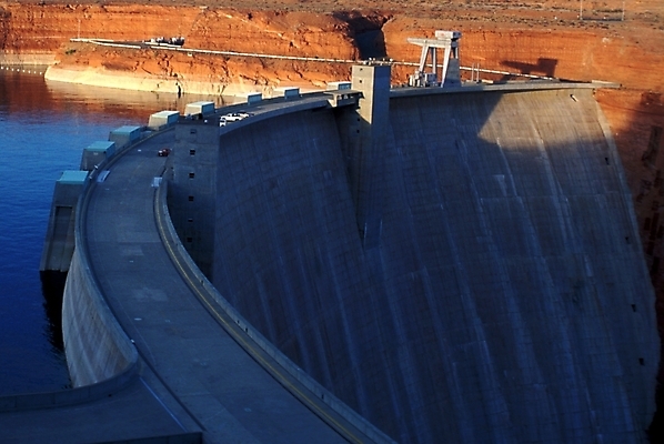 포토 JPG 주간 해외풍경 시설물 건축물 공공시설 현대건축 건축 산업 도로 길 외국문화 자연 풍경 사람없음 야외 강 절벽 에너지 댐 미국문화 콜로라도 후버댐 국내포토 자연요소 해외 문화 교통시설 미국 시설 생태계 서양문화 파일형식