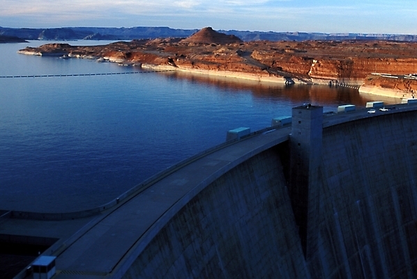 포토 JPG 주간 해외풍경 시설물 건축물 공공시설 현대건축 건축 산업 도로 길 외국문화 북아메리카 해외건축 자연 아메리카 풍경 사람없음 야외 강 미국 절벽 에너지 댐 미국문화 콜로라도 후버댐 국내포토 자연요소 해외 문화 교통시설 대륙 시설 생태계 서양문화 파일형식