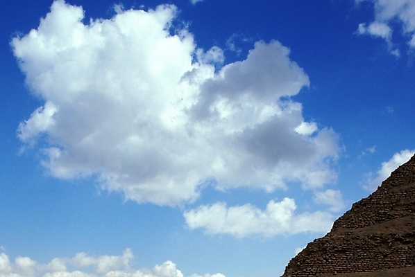 포토 JPG 주간 구름 해외풍경 시설물 건축물 건축 외국문화 고건축 유적 해외건축 아프리카 자연 하늘 이집트 풍경 사람없음 야외 세계문화유산 피라미드 이집트문화 아프리카건축 국내포토 자연요소 전통 해외 나라 문화 문화재 생태계 랜드마크 파일형식