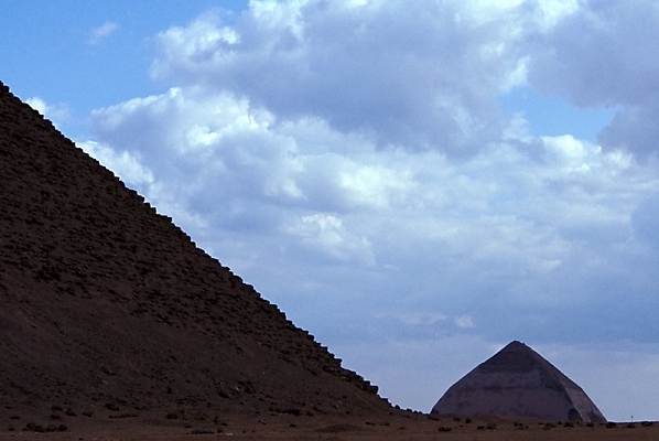 포토 JPG 주간 구름 해외풍경 시설물 건축 실루엣 외국문화 고건축 유적 해외건축 아프리카 자연 하늘 이집트 풍경 사람없음 야외 세계문화유산 피라미드 이집트문화 아프리카건축 국내포토 자연요소 전통 해외 건축물 나라 문화 촬영기법 문화재 생태계 랜드마크 파일형식