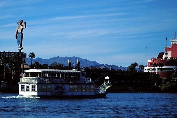 포토 JPG 주간 해외풍경 해외 산업 교통 수상교통 자연 하늘 풍경 사람없음 야외 강 운송업 유람선 크루즈 콜로라도 선박 국내포토 자연요소 교통수단 배_교통 미국 생태계 파일형식