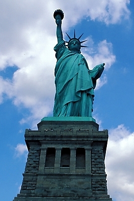 포토 JPG 주간 구름 문화 상징 외국문화 여행 북아메리카 하늘 유물 아메리카 미술 사람없음 야외 동상 조각상 미국 세계문화유산 문화재 자유 작품 뉴욕 자유의여신상 미국문화 국내포토 자연요소 전통 컨셉 문화예술 조형물 대륙 서양문화 기념물 파일형식