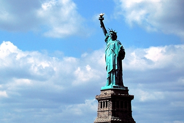포토 JPG 주간 구름 문화 상징 외국문화 여행 북아메리카 하늘 유물 아메리카 미술 사람없음 야외 동상 조각상 미국 세계문화유산 문화재 자유 작품 뉴욕 자유의여신상 미국문화 국내포토 자연요소 전통 컨셉 문화예술 조형물 대륙 서양문화 기념물 파일형식