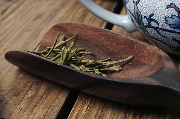 포토 JPG 한국전통 웰빙 음료 음식 사람없음 차 전통차 다기 찻주전자 녹차 찻잎 녹차잎 다엽 국내포토 전통 주전자 한국 차_음료 다도 파일형식