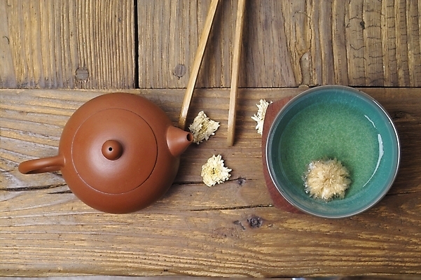 포토 JPG 한국전통 웰빙 음료 음식 사람없음 도자기 차 전통차 찻잔 다기 다도 찻주전자 국화차 국내포토 전통 주전자 잔 한국 차_음료 예절 파일형식