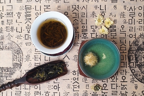 포토 JPG 한국전통 웰빙 음료 음식 사람없음 도자기 차 전통차 찻잔 다기 다도 녹차 국화차 국내포토 전통 잔 한국 차_음료 예절 파일형식