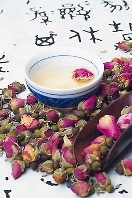 포토 JPG 한국전통 웰빙 꽃잎 음료 음식 사람없음 장미 차 전통차 찻잔 다기 장미차 국내포토 전통 꽃 잔 한국 차_음료 다도 꽃차 파일형식