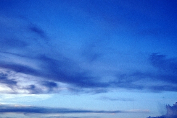 포토 JPG 구름 자연 하늘 날씨 풍경 사람없음 야외 먹구름 흐림 국내포토 자연요소 생태계 파일형식 구름_자연