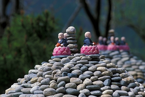 포토 JPG 주간 한국전통 종교 불교 종교용품 사람없음 야외 탑 돌_바위 석탑 불상 무속 무속신앙용품 국내포토 자연요소 전통 건축물 한국 파일형식