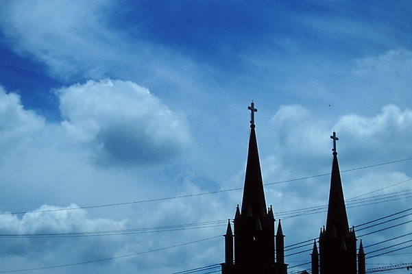 포토 JPG 주간 구름 시설물 건축물 현대건축 건축 기독교 종교 십자가 종교건축 종교시설 하늘 사람없음 야외 건물 교회 천주교 첨탑 국내포토 자연요소 탑 시설 파일형식