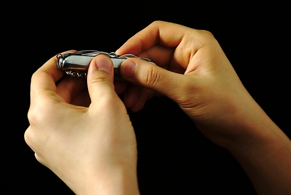 포토 스튜디오촬영 손 신체 실내 한명 사람 손짓 신체부위 칼 다용도칼 국내포토 1 모션 내부 파일형식