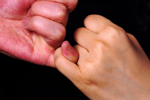 포토 스튜디오촬영 손 신체 실내 한명 사람 손짓 신체부위 약속 수신호 약손가락 약지 국내포토 1 모션 내부 파일형식