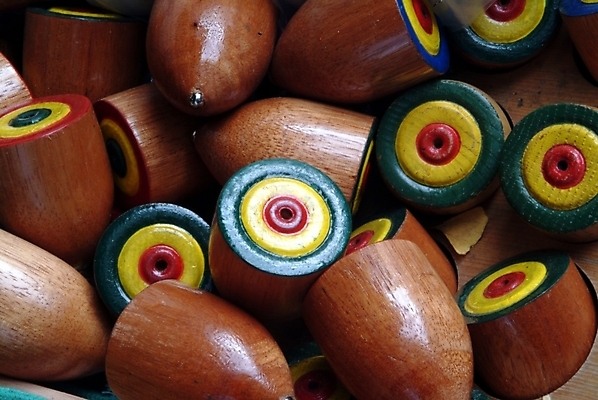 포토 JPG 한국문화 한국전통 전통 생활용품 전통소품 한국 사람없음 장난감 놀이용품 전통놀이 오브젝트 팽이 팽이치기 국내포토 동양문화 아시아 놀이 파일형식