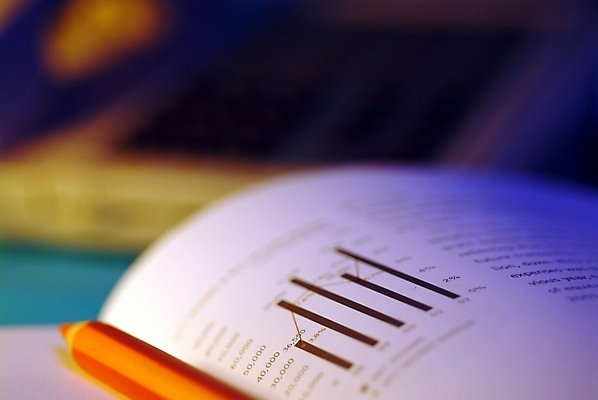 포토 JPG 비즈니스 통계 그래프 문구용품 색연필 실내 사람없음 금융 필기구 연필 주식 분석 오브젝트 서류판 실적 주식거래 국내포토 컨셉 학용품 내부 경제 사무용품 거래 파일형식