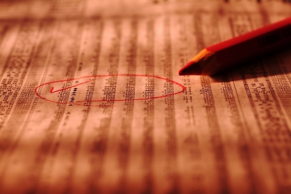 포토 JPG 주간 산업 비즈니스 색연필 사람없음 야외 금융 연필 시세 신문 뉴스 주식 오브젝트 시세표 주식거래 국내포토 자연요소 학용품 간행물 경제 필기구 거래 파일형식