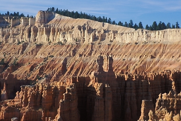 포토 JPG 주간 해외풍경 외국문화 북아메리카 자연 산 아메리카 풍경 사람없음 야외 골짜기 미국 절벽 기암괴석 기암절벽 브라이스캐니언 국내포토 자연요소 해외 문화 바위_돌 대륙 생태계 파일형식