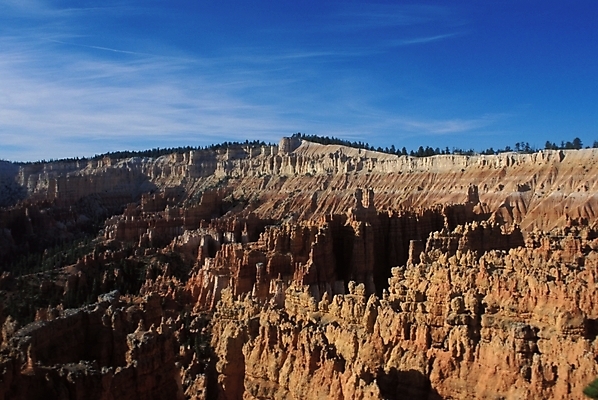 포토 JPG 주간 해외풍경 외국문화 북아메리카 자연 하늘 산 아메리카 풍경 사람없음 야외 골짜기 미국 절벽 기암괴석 기암절벽 브라이스캐니언 국내포토 자연요소 해외 문화 바위_돌 대륙 생태계 파일형식