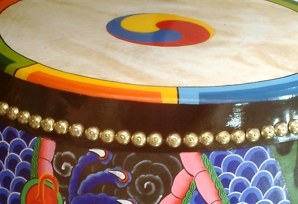 포토 JPG 한국문화 한국전통 전통 문양 예술 악기 음악 무늬 타악기 한국 국악기 사람없음 전통문양 문화재 북 단청 승무북 국내포토 동양문화 아시아 문화예술 국악 파일형식