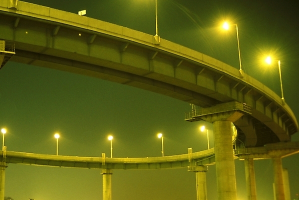 포토 JPG 건축물 공공시설 건축 야경 가로등 교통시설 자연 하늘 사람없음 야외 빛 도시 가교 국내포토 교통 야간 시설 생태계 파일형식 풍경_경치